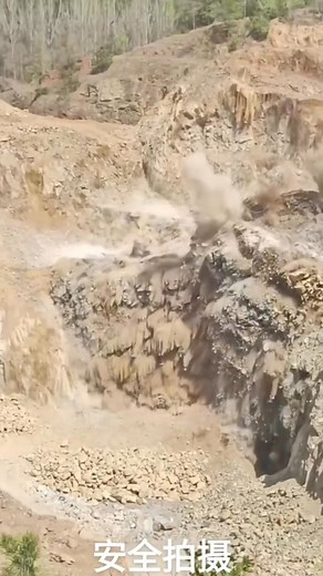 Carbon dioxide gas rock blasting system: Rock mining by physical reaction cracking，Welcome to consult and exchange. Any interesting, pls feel free to contact us as below: Mr.Frederick WhatsApp: 86 18406599980 Email: Frederick@dlminingequipment.com Website learn more details: www.dinglimachinery.com #mining #rockbreaking #miningblasting #CO2breakingSystem #DINGLIMACHINERY | Frederick Xue