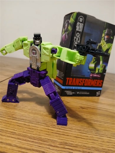 Transformers Studio Series 86 Deluxe Class Construction Scavenger Showcase