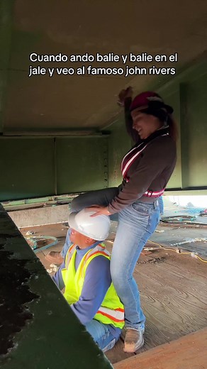 Bailando en el Trabajo: La Aventura de John Rivers