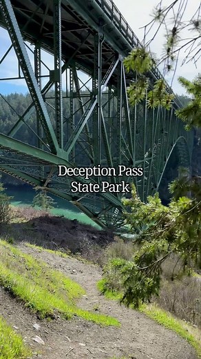 📍Deception Pass State Park Washington's most-visited state park is one of the scenic wonders of the Pacific Northwest, and gets more visitors than nearby Olympic National Park. Located NW of Seattle, Deception Pass State Park is situated on two islands — Fidalgo and Whidbey. You can get to the park by taking the Mukilteo/Clinton ferry from the south or by driving from the north. Things to do: for some incredible views, walk across the historic Deception Pass bridge built in 1934, 180 feet above