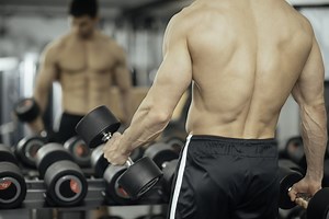 Working Out in Front of a Mirror Isn’t Vain, It’s Smart