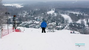 Crystal Mountain is a skier’s paradise, with 58 runs, 17 black diamonds/glades, and 25 km of Nordic trails to explore. Beginners and experts alike will find endless opportunities for winter fun on the slopes. | Traverse City Tourism