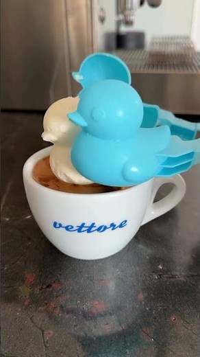 This coffee is one lucky duck 🦆😝