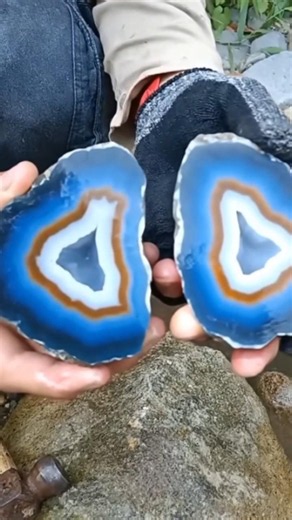 😱 The Blue Color of This Stone Looks Like a Gem from Heaven!#agate #stone #geology #satisfying #fyp