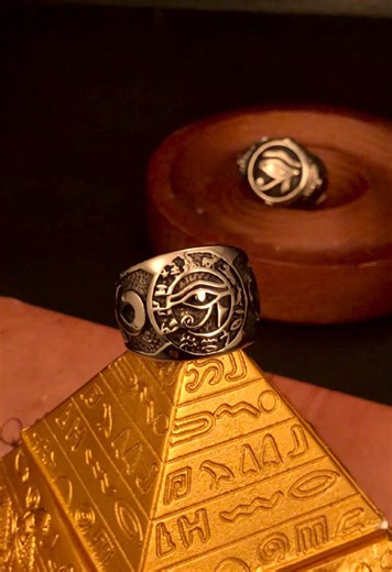 Egyptian Style Ring🤩 #ring #egyptianstyle #egyptianring #eyeofhorus #ankh #vintagering #vintagefashion #altfashion #stainlesssteelring