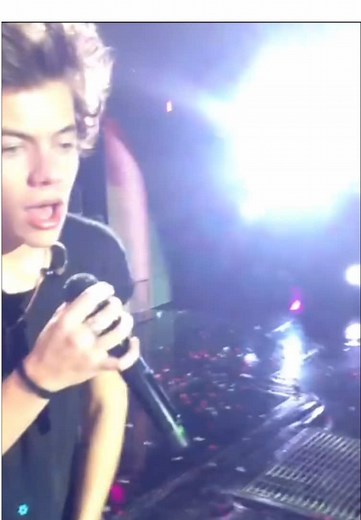 on stage with one direction #onedirection #harrystyles #niallhoran #liampayne #zaynmalik #louistomlinson #livewhilewereyoung #1D