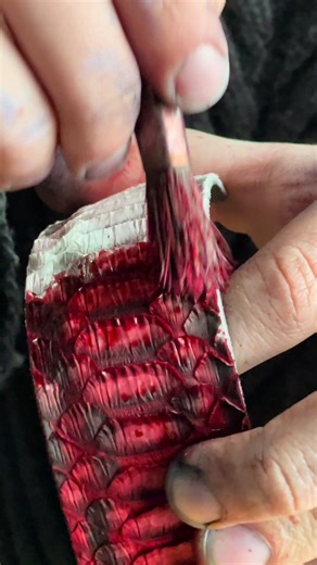 Ремень из натуральной кожи питона. Belt made from genuine python leather.