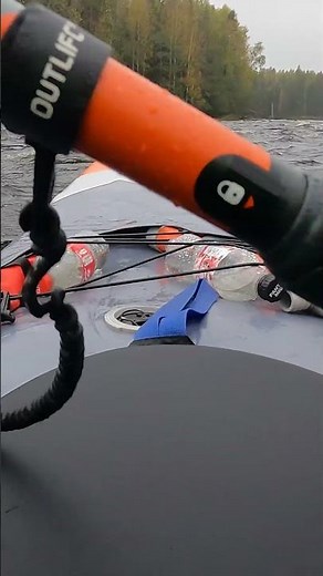 Itiwit X500 Strenfit inflatable kayak in rough moving water