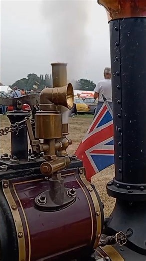 Doing mega whistles on a traction engine