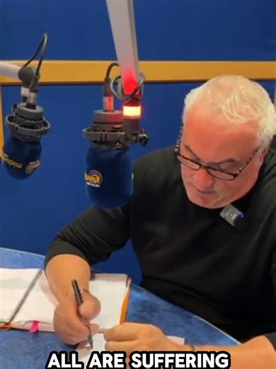 BeneVits Propolis throat mix is our go-to for stubborn mucus at the back of the throat. With propolis to help soothe the throat and chest, it’s targeted support when you need it most. 🎙️ James Geraghty sharing health advice on Midwest Radio Watch the full video here: https://youtu.be/KhHIfVMAlKM?si=iWm-d9YgIj4fzkQQ 👉Buy our Propolis here: https://www.benevits.com/p/propolis-throat-mix-150ml/10031673 #molloyspharmacy #benevits #fluseason #fyp #healthtok