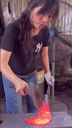 Knowledge of a Female Blacksmith's Chopper Forging Technology
