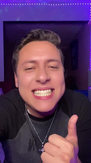 Ese shampoo le dura una hora nomas JAJAJAJA #fyp #antonyviews | la mujer que se echa mucho champu