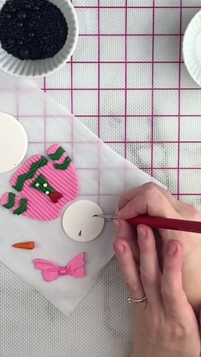 How I Made This Adorable Fondant Snowman With a Festive Sweater