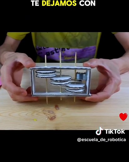 📌Guarda este Video para que no lo pierdas. 🦾Si estás pensando en estudiar robótica, debes saber que es una decisión de lo más acertada. La robótica está transformando la industria, la medicina, la exploración espacial y otros muchos campos, y su impacto seguirá creciendo en el futuro. Se trata de un sector en pleno auge y con una gran variedad de ofertas de trabajo en sectores muy diversos. 🔥Además, especializarte en este ámbito te permitirá trabajar en empresas nacionales e internacionales c