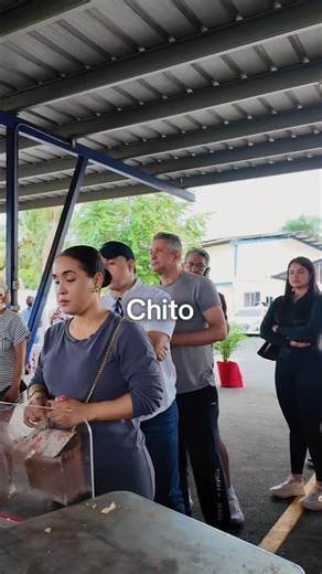 Rancho Chito | Comida • Catering • Eventos • Empresarial on Instagram: "Desde temprano, con el sol apenas saliendo, el cerdo ya estaba en la leña… Así se vive nuestro 24 en Rancho Chito 🎄🔥 Trabajo en equipo, tradición, sabor dominicano y mucho amor en cada orden. Gracias a cada familia que confió en nosotros para llevar la Navidad a su mesa. Más que clientes, son parte de nuestra familia. ✨ Feliz Nochebuena ✨ #RanchoChito #NavidadDominicana #SaborQueUne #TradiciónQueSeComparte"