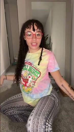 POV TEEN WITH GLASSES FACESITTING TWERK
