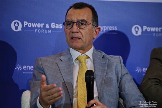 Παπαθανασίου: Οι ΑΠΕ «ματώνουν» – Περικοπές, κενό βιωσιμότητας και μπλοκαρισμένο δίκτυο απειλούν τις επενδύσεις