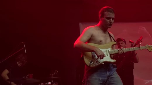 加拿大大可爱的翻唱｜Mac DeMarco - Enter Sandman - The Riviera Theater, Chicago IL, 9⧸29