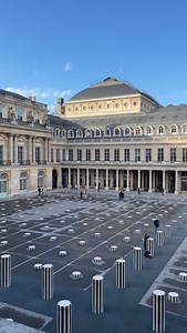 Profiter de la vue sur le Palais Royal depuis les balcons du Ministère de la Culture #parisladouce #paris #pariscartepostale #parisjetaime #pariscityguide #paris1 #thisisparis #visitparisregion #patrimoine #architecture #streetofparis #palaisroyal #fallinparis #autumninparis #ministeredelaculture #travelgram #instatravel #france #igersparis #parisphoto #instaparis #parisfrance #travelfrance #parismonamour #iloveparis #cityguide | Paris la douce