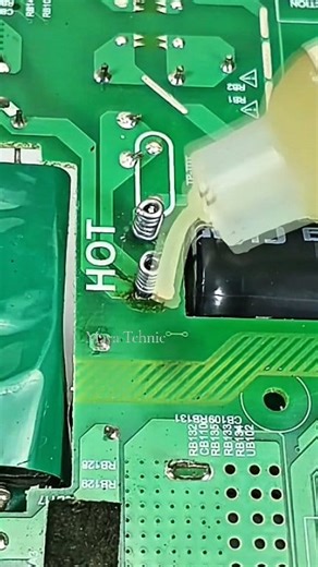 Installing the capacitor #elco #capacitor #jobs #this #electronic #repair Einbau von Elektrolytkondensatoren | Suyadi Maya Tehnic