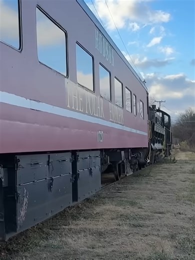 Experience the Classic Sound of Old School Locomotives