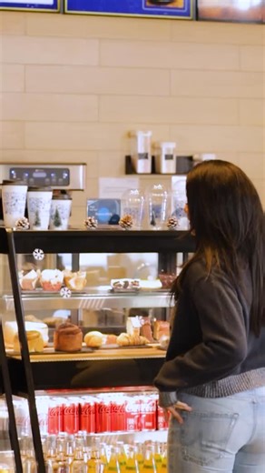 En Blue Java Coffee no vienes a pedir “un café”. Vienes a encontrar ese sabor que tu paladar ya estaba buscando. Especial, distinto y hecho para quien sabe lo que le gusta. #bluejavacoffee #bluejavacoffeelotiene #cafeconatmosfera #momentosquesedisfrutan | Blue Java Coffee