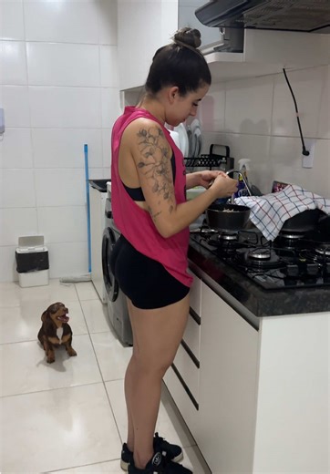 Ela quer um homem rico? Homem Fazendo Comida