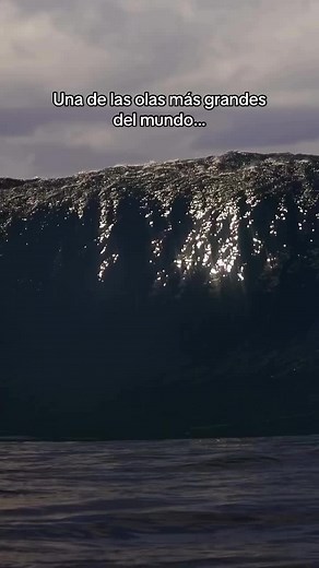 Impresionantes Olas del Océano y Luz del Sol