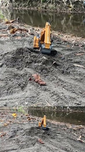Toy excavator Digging sand. #highlights #toys #constructiontoys #rctruck #kidsvideos
