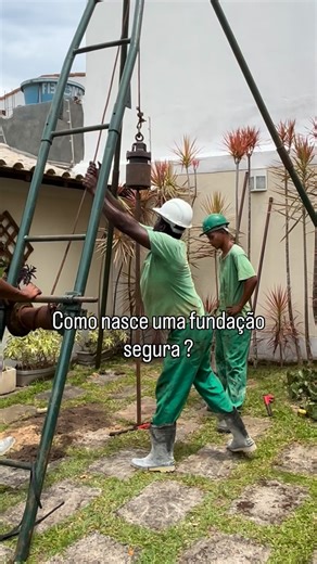 Luciene Peratoni | Engenheira civil on Instagram: "Hoje realizamos o ensaio SPT para o projeto de uma futura obra! O primeiro passo de qualquer construção segura é conhecer o solo onde tudo será fundado. O SPT — Standard Penetration Test — avalia a resistência e o comportamento do solo em profundidade através da cravação de um amostrador com golpes padronizados. Com esses dados, definimos o tipo de fundação, verificamos capacidade de carga, assentamentos e até nível freático. 📌 Sem estudo de so