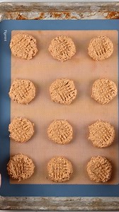 Peanut butter oatmeal cookies! Add in a few chocolate chips (or raisins) if you heart desires! https://www.crazyforcrust.com/peanut-butter-oatmeal-cookies/ | CrazyforCrust
