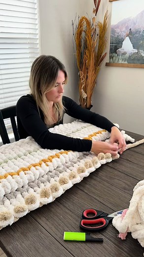 I’ve made a lot of blankets in my time, but this is my favorite one! #fyp #fingerknitting #chunkyblankettutorial #handknitblanket #springdecor #diyhomedecor #etsycreatorco #chenilleblanket #armknitting #diycrafts #handknit #sidehustle #newhobby #howtocrochet #taylorswift #ttpd #thetorturedpoetsdepartment