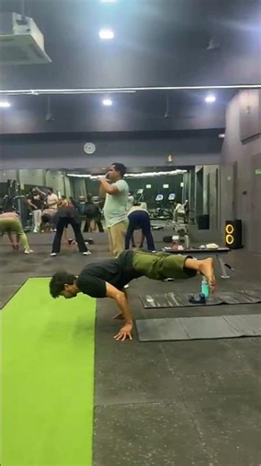 finger planch to handstand push ups #body weight training#calisthenics #sports