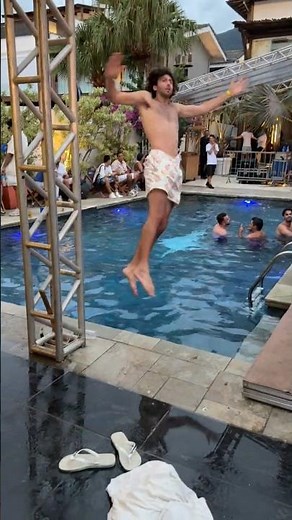 SPLASH ATTACK/ The Ultimate POOL Prank!