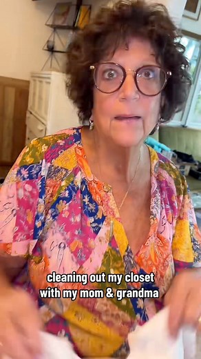 Helping me clean my closet lol | Toomuchmaria