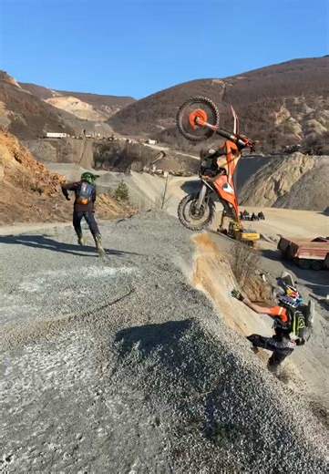 #endurobung #hardenduro #endurox #endurolife #endurolifestyle #enduropro #endurolove #jarvisstyle #enduroworldseries #endurorider #motoenduro #extremeenduro #endurotraining #enduroracing #enduromoto # #enduroextreme #romaniacs #thisisenduro #enduroday #grahamjarvis #endurofail #iridewess #jarvis #enduro #endurobike #endurofun #endurobikes #superenduro #2stroke#fyp