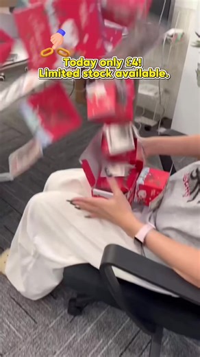 Level up your Christmas gifting with these explosive gift boxes! #christmas #giftbox #giftboxes #surprisegift #gift