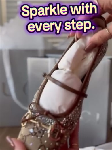 Elegant ballerina silhouette meets sparkling GG crystals and classic Horsebit detail — refined flats that blend playful shine with signature Gucci style. #GucciFlats #GGCrystal #HorsebitStyle #LuxuryBallerina #ChicSteps