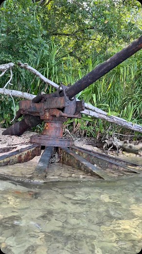 15K views · 5.8K reactions | Un canon japonais au bord de l eau dans le pacifique près de la mer des mortes ou les japonais blessait tenteront de traverser la mer pour la retraite mais finirions pas se noyer. C est aussi ici que Kennedy pas loin c est échoué #ww2 #war #pacific | Geoffrey War Relics | Facebook