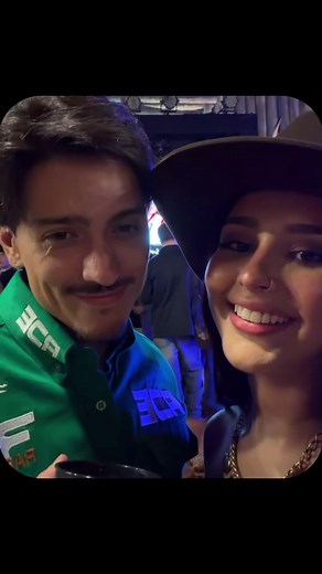 Thata Freitas e Jhey: momento romântico — quer que chame de amor?