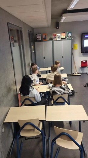 Verveeld op School: Strenge Docenten en Lange Dagen