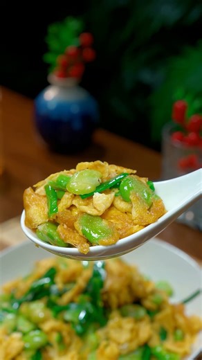 CC_Official on Instagram: "It's the season for eating fava beans, and they're really delicious! #recipe #cooking #foodtutorial"