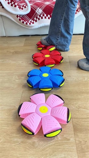 Do you remember the kind of ball we used to play with when we were kids? The kind of ball you could throw like a frisbee?#bouncingball #noscreentime #tiktokshopfinds #toys #spotlightfinds.