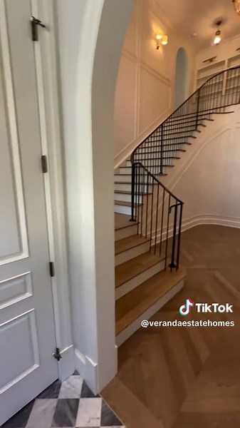 Stunning Foyer Design for Luxury Homes