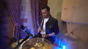 Darshan Doshi puts the AKG C151 to the test!🎶 From crisp hi-hats to detailed percussion, the C151 delivers a clean, natural sound with sharp attack and zero harshness. Compact, lightweight, and ready to go straight out of the box, it’s perfect for studios and creators on the move. #AKG #AKGCSeries #ContentCreator #Musician #ProAudio #StudioSound | Harman Professional India & APAC