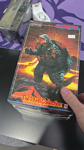 Some proper retro Godzilla model kits! All unused