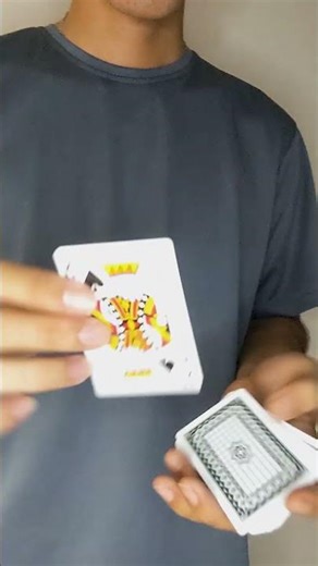 Card Magic Changing In Second #cardmagic #streetmagic #easycardmagic