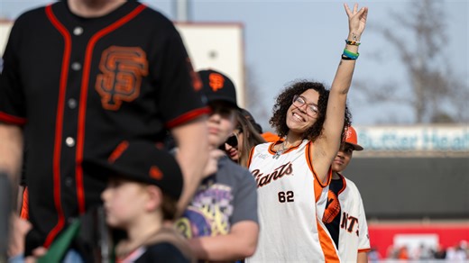 See thousands of San Francisco Giants fan gather at Sutter Health Park