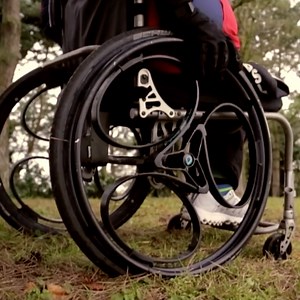 オフロードも走れる車いす用ホイール「Loopwheels」 - bouncy / バウンシー