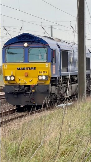Class 66 Freight Train Working Hard | 66005 ‘Maritime International One’ – York 07.11.25